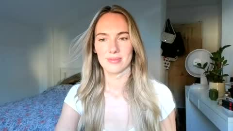 ivyyy1995 online show from June 20, 6:55 pm