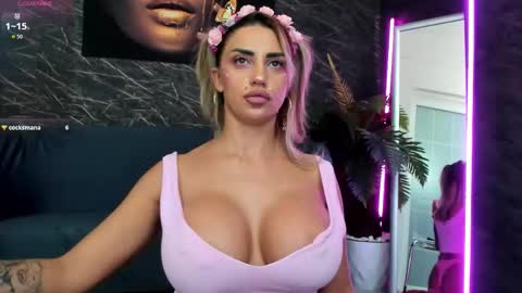 Snapshot of izabelatessa chatting on October 25, 7:54 pm izabelatessa online show from October 25, 7:54 pm