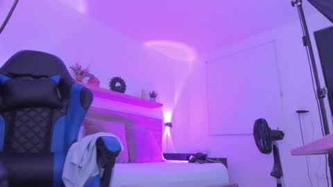 Iza online show from November 7, 1:38 pm