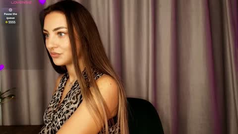 Snapshot of izy_bellee chatting on December 10, 6:54 am izy bellee online show from December 10, 6:54 am