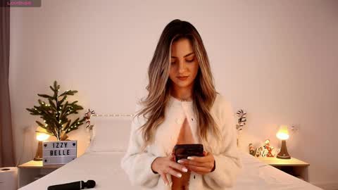 Snapshot of izy_bellee chatting on December 30, 8:43 am izy bellee online show from December 30, 8:43 am