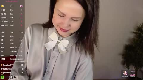 Queen of nylon  Victoria online show from March 5, 5:25 am