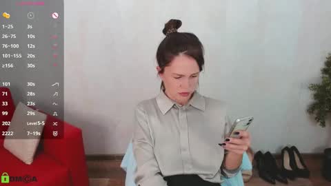 Snapshot of izzy_cam chatting on October 27, 4:52 am Queen of nylon Victoria online show from October 27, 4:52 am