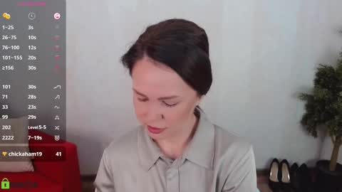 Snapshot of izzy_cam chatting on October 17, 5:21 am Queen of nylon Victoria online show from October 17, 5:21 am