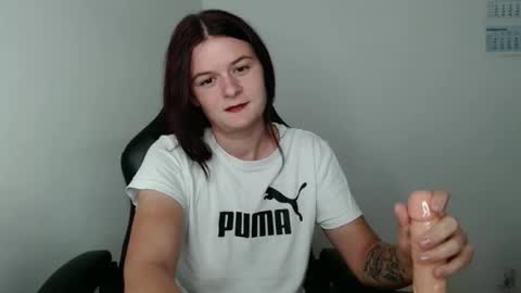 Snapshot of izzyflame18 chatting on October 3, 8:19 am Shygirl online show from October 3, 8:19 am