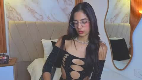 j_belle_ online show from June 11, 12:32 am