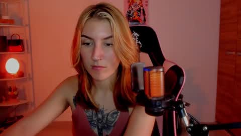 Snapshot of jacky_croft chatting on January 30, 4:06 am Linda Sofia help me get to 100 thumbs up online show from January 30, 4:06 am