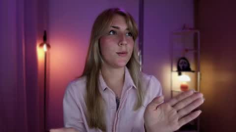 Linda Sofia help me get to 100 thumbs up online show from March 30, 1:38 am