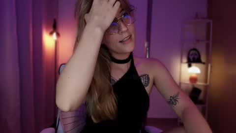 Linda Sofia help me get to 100 thumbs up online show from March 23, 2:29 am