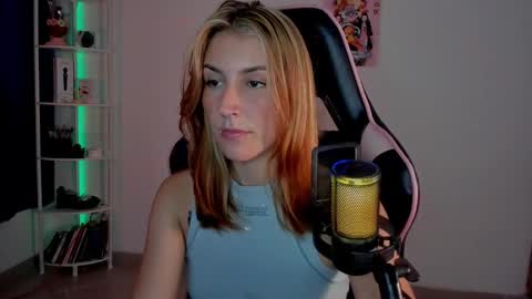 Snapshot of jacky_croft chatting on January 13, 3:34 am Linda Sofia help me get to 100 thumbs up online show from January 13, 3:34 am
