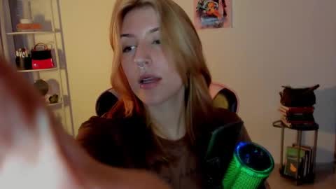 Snapshot of jacky_croft chatting on February 2, 10:49 pm Linda Sofia help me get to 100 thumbs up online show from February 2, 10:49 pm