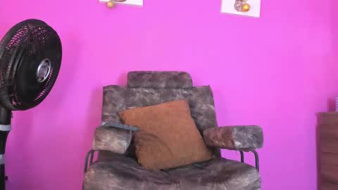Snapshot of jade_brunnette chatting on February 10, 8:10 pm Jade Brunete online show from February 10, 8:10 pm