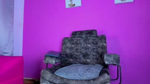 Snapshot of jade_brunnette chatting on December 5, 8:11 pm Jade Brunete online show from December 5, 8:11 pm