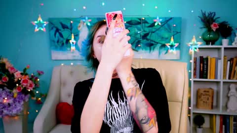 Snapshot of jade_castle chatting on January 6, 2:25 pm jade_castle online show from January 6, 2:25 pm