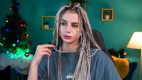 Snapshot of jade_castle chatting on December 19, 12:13 am jade_castle online show from December 19, 12:13 am