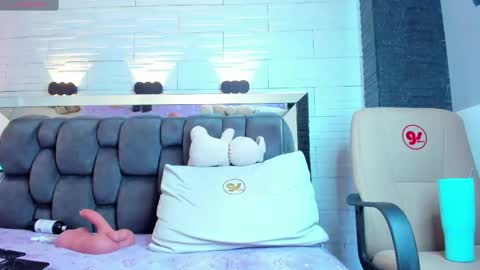  JADE  online show from September 25, 9:01 pm