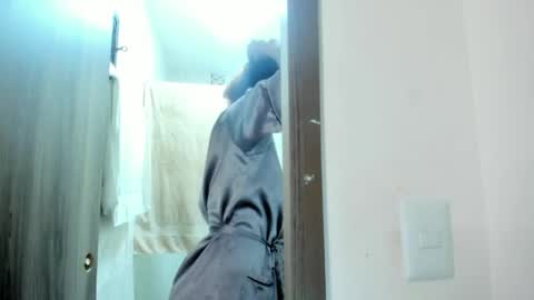 Jade smile online show from April 25, 2:58 pm