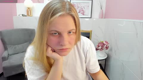 Snapshot of jade_soft chatting on December 4, 9:13 pm Jade online show from December 4, 9:13 pm
