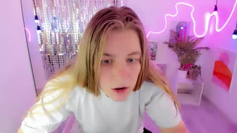 Jade online show from September 26, 9:01 pm