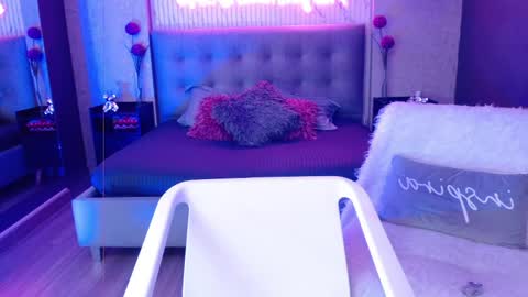JADE online show from May 28, 8:40 pm