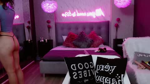 JADE online show from December 12, 8:21 pm