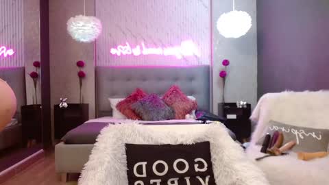 JADE online show from December 2, 8:09 pm