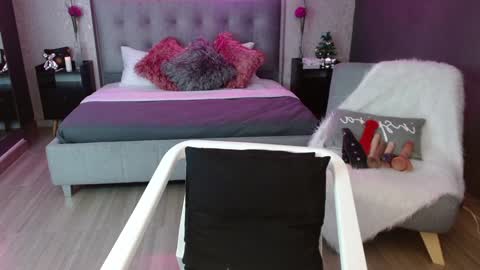 JADE online show from January 10, 8:15 pm