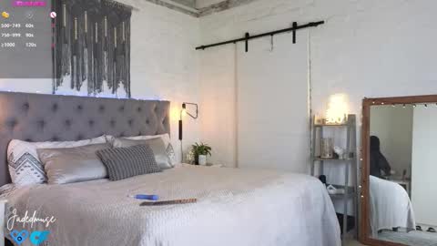 Snapshot of jadedmuse chatting on October 7, 10:19 am Jade online show from October 7, 10:19 am