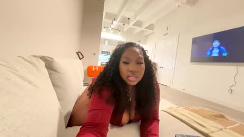 Snapshot of jadelove222 chatting on December 13, 7:37 am Jade Love online show from December 13, 7:37 am