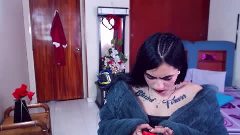 Jade online show from February 10, 3:32 pm