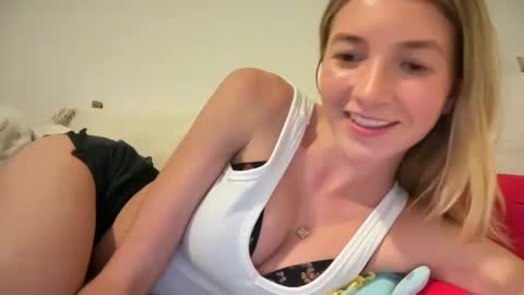 Snapshot of jadewilkinson chatting on February 8, 1:32 am jadewilkinson online show from February 8, 1:32 am