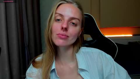 Snapshot of jam_cream chatting on October 22, 2:44 pm Sofia online show from October 22, 2:44 pm