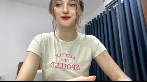 Janie online show from April 3, 8:40 pm