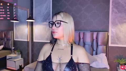 janettejones_ online show from September 20, 4:11 am