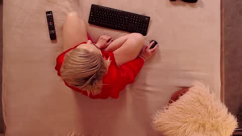 jaquelinemerlot online show from December 13, 7:15 am