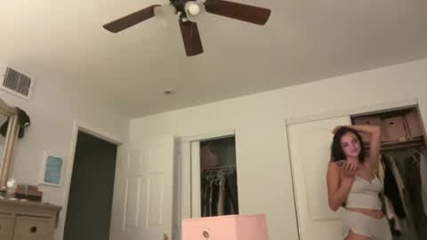 Snapshot of jasminetate chatting on October 20, 7:44 am Jasmine Tate online show from October 20, 7:44 am