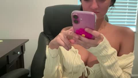 Snapshot of jasminetate chatting on October 12, 8:55 pm Jasmine Tate online show from October 12, 8:55 pm