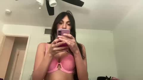 Snapshot of jasminetate chatting on October 17, 3:26 pm Jasmine Tate online show from October 17, 3:26 pm