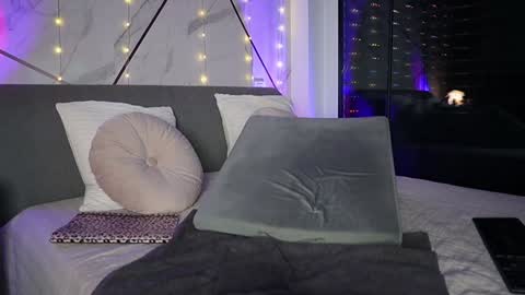 Snapshot of jayjaypink_ chatting on December 25, 4:22 am JayJayPink online show from December 25, 4:22 am