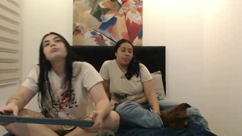 Jazmin and Scarlett online show from April 7, 9:00 am