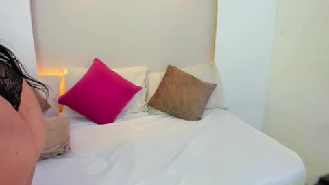 Jazmin online show from February 27, 11:59 pm