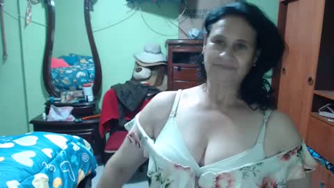 Snapshot of jazmin_rios chatting on January 24, 12:42 am jazmim online show from January 24, 12:42 am