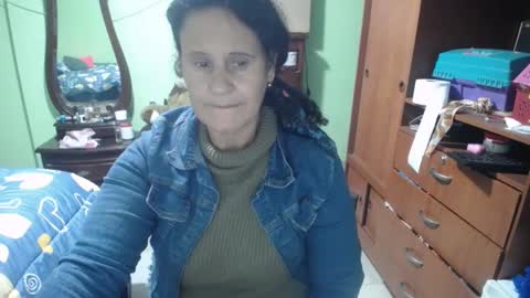 Snapshot of jazmin_rios chatting on January 27, 12:43 am jazmim online show from January 27, 12:43 am