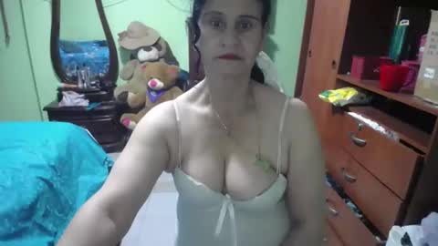 Snapshot of jazmin_rios chatting on February 14, 11:42 am jazmim online show from February 14, 11:42 am