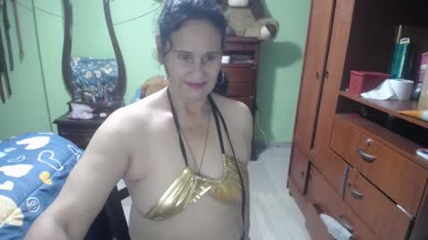 Snapshot of jazmin_rios chatting on February 21, 12:27 am jazmim online show from February 21, 12:27 am