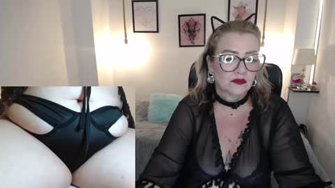Snapshot of jazmin_ross chatting on January 4, 2:14 am jazmin online show from January 4, 2:14 am