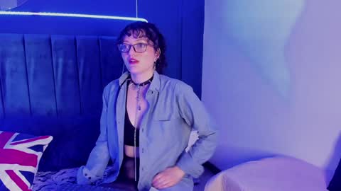 Snapshot of jeannesabatier chatting on January 23, 7:40 pm Jean online show from January 23, 7:40 pm
