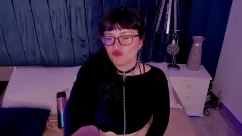 Snapshot of jeannesabatier chatting on March 10, 8:01 pm Jean online show from March 10, 8:01 pm