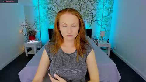 jeanniefox_ online show from September 11, 12:16 pm