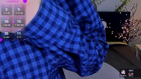 jeanniefox_ online show from March 4, 7:30 am